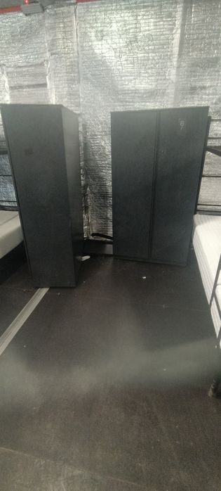 Dulap metalic cu rafturi