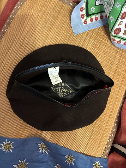 Basca frantuzeasca 100% lana