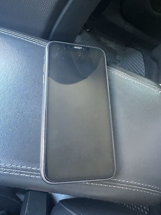 Продам Айфон 11 64 гб