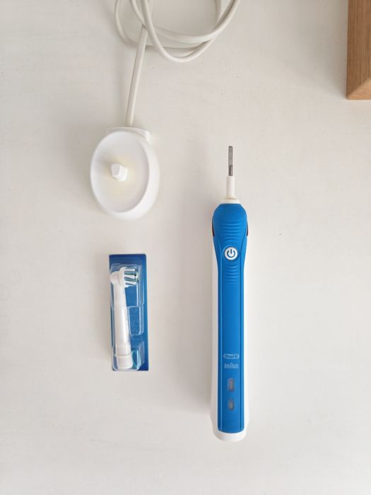 Periuta de dinti electrica Oral-B PRO 3000 Cross Action, reincarcabila, curatare 3D, 3 programe