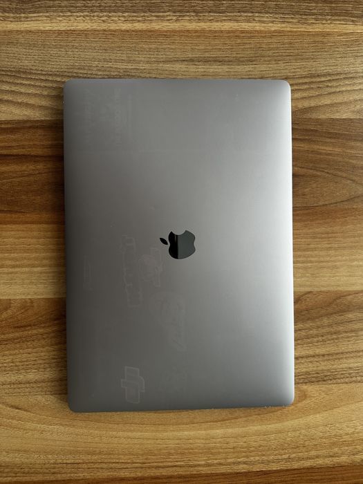 Macbook pro 2019 16inch i9-9980hk rx5500 8GB VRAM 16GB ram 1TB SSD