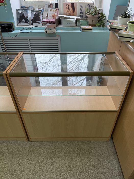 Витринные стеллажи