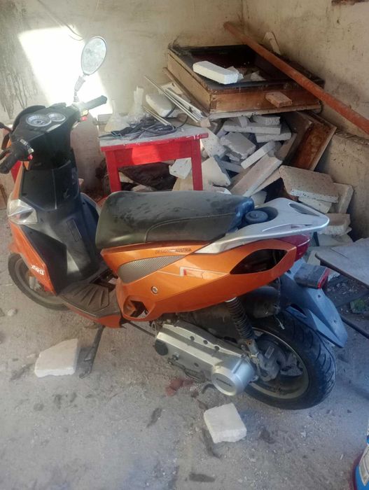 Скутер Generic 2013г. Пали и върви без проблем без документи