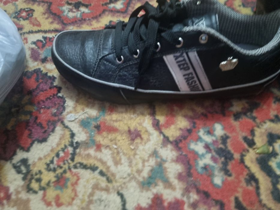 Продам кроссовки