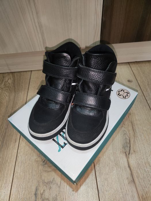 Ботинки кожаные на мальчика 29 р