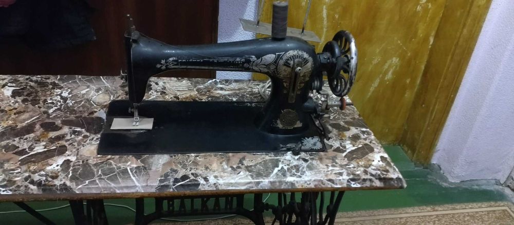 Крачна шевна машина марка „БАЛКАН“