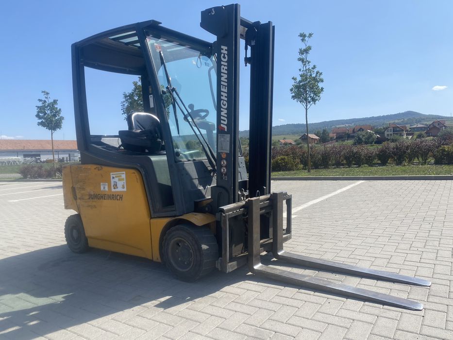 De inchiriat stivuitoare electrice