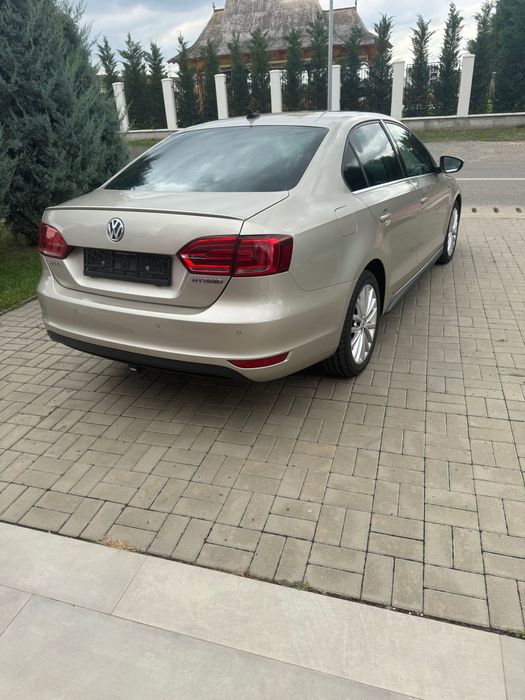 VW Jetta Hybrid E