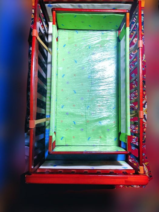 Детская кровать в хорошем состоянии, с люлькой