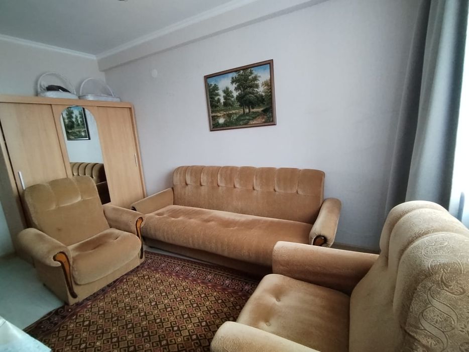 В продаже диван с креслами