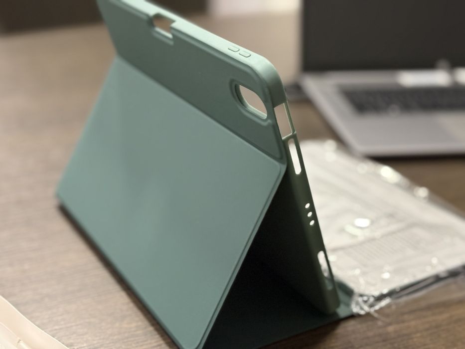 Husă iPad Air 10.9/11 cu tastatură wireless iluminată verde