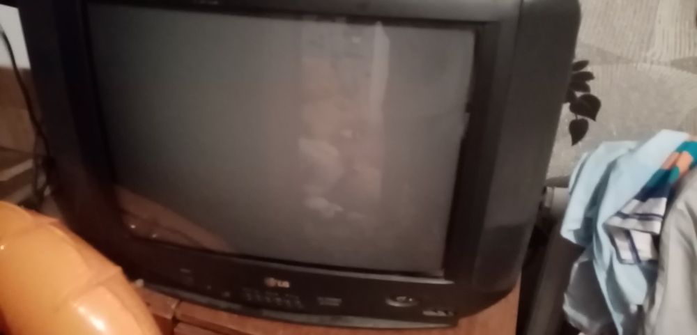 Продаю телевизор бу