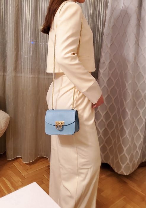 Официален Костюм