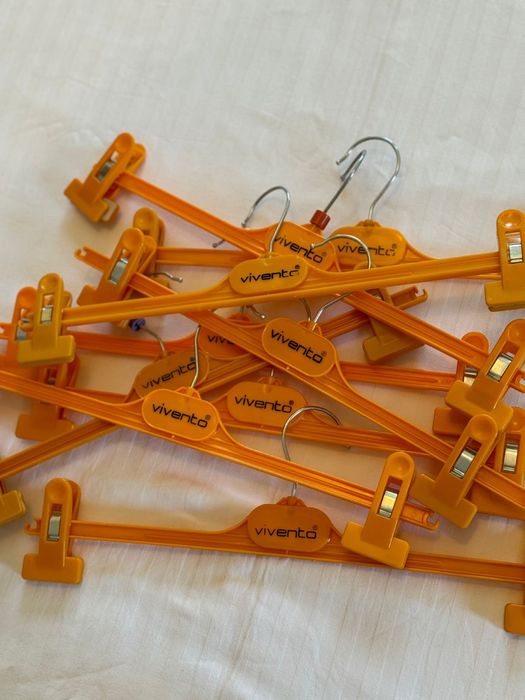 пластиковые вешалки