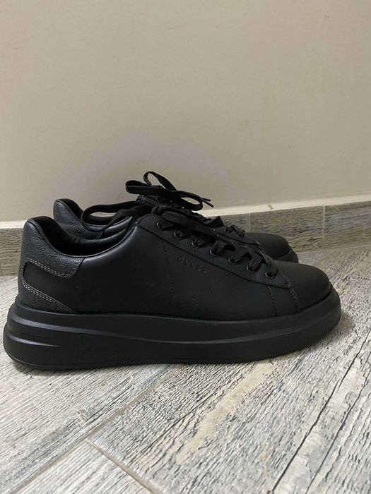 Guess ELBА Черни