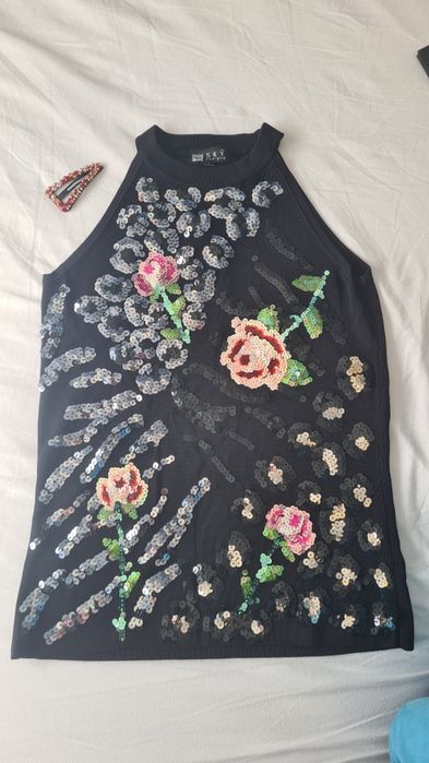 Top elegant cu paiete marimea M
