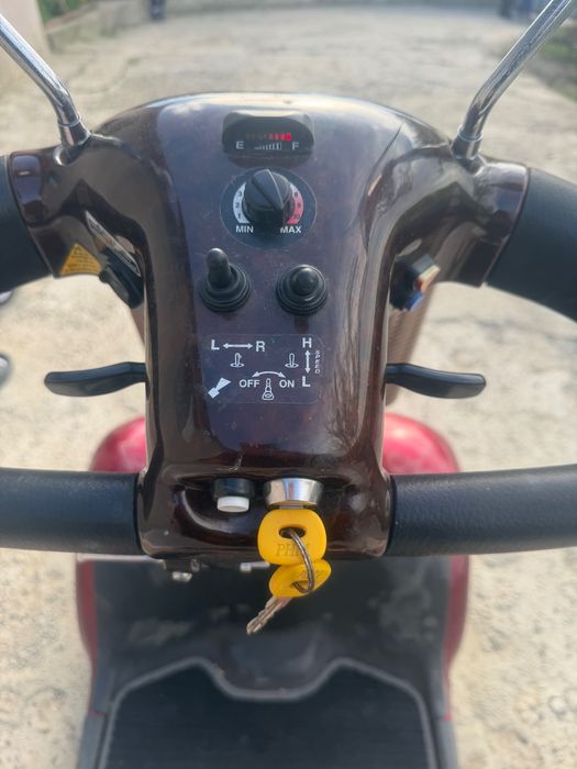 2 scutere electrics cut 4 roti