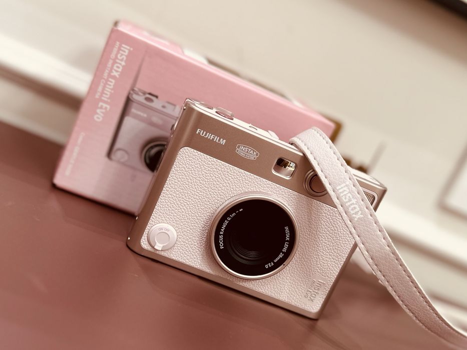 Fujufilm Instax Mini Evo Gentle Rose