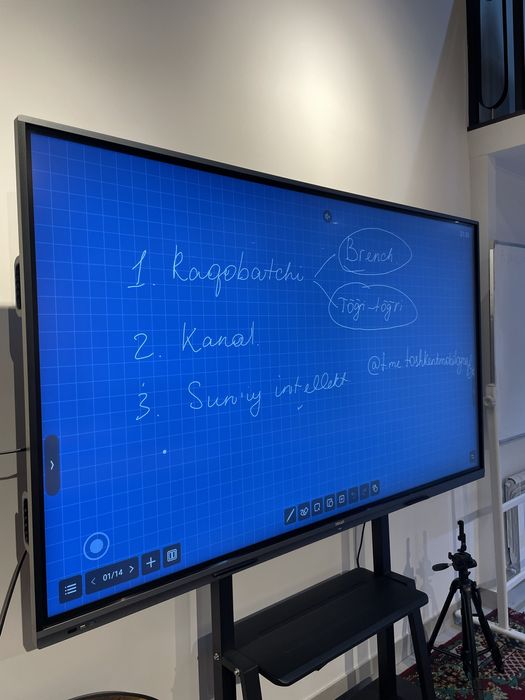 86 dyuymli Intouch sensorli displey — maktab va ofislar uchun