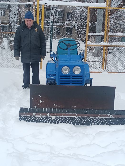Уборка сунега  теретори футбольные поляфутбольное поле