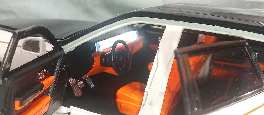 Метална кола Rolls Royce Phantom,1:18 , чисто нова