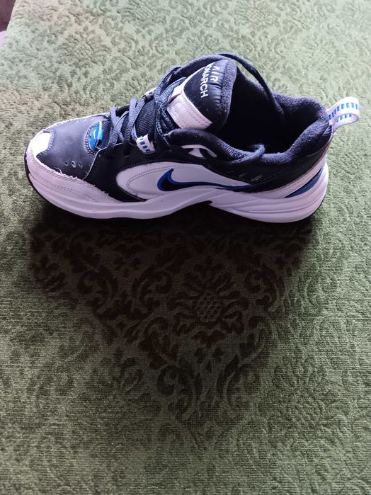 Продавам детски маратонки 39