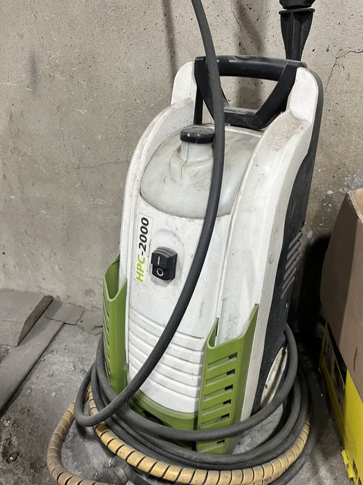 Продам пвтомойку для машин Karcher