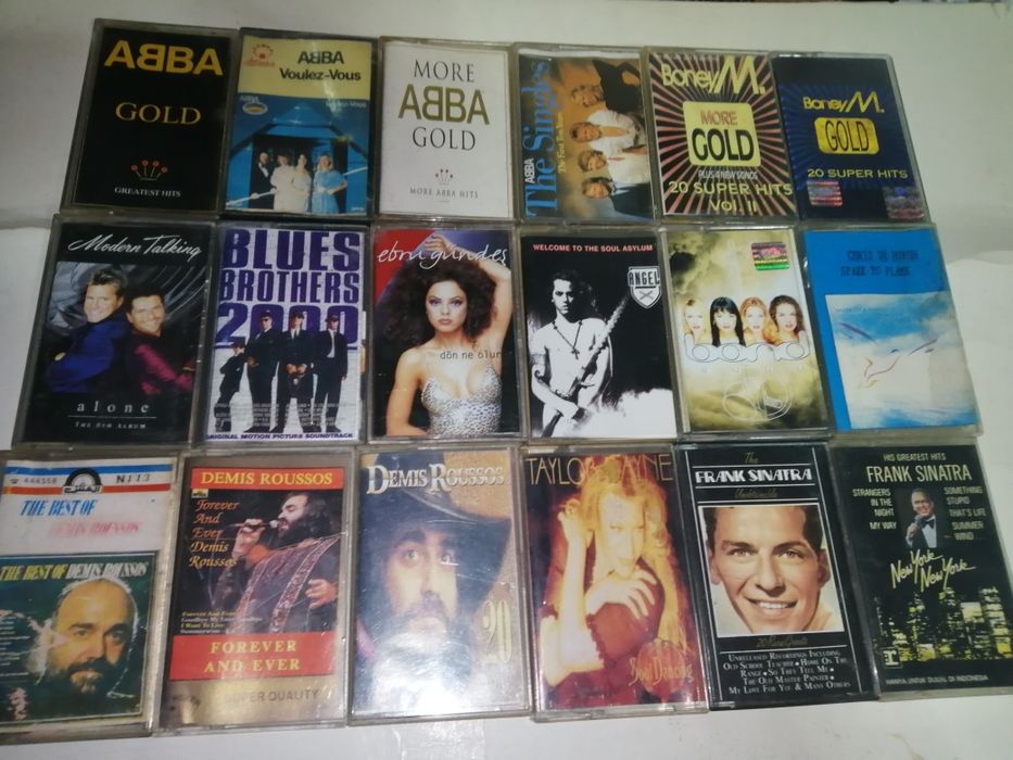 Аудио касети с различни изпълнители