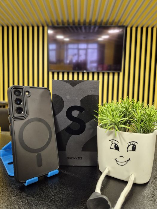 Samsung S22, 8/128гб