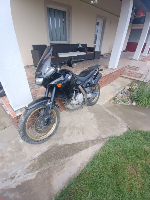 motocicleta aprilia pegaso 650