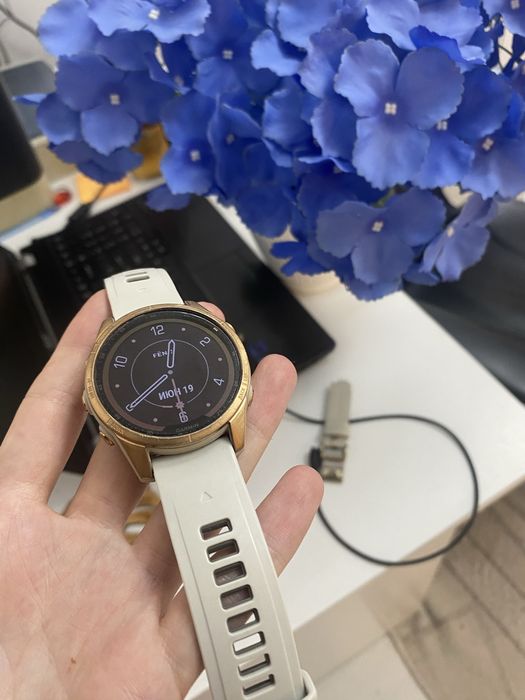 Продам Garmin Fenix 7s Sapphire Solar