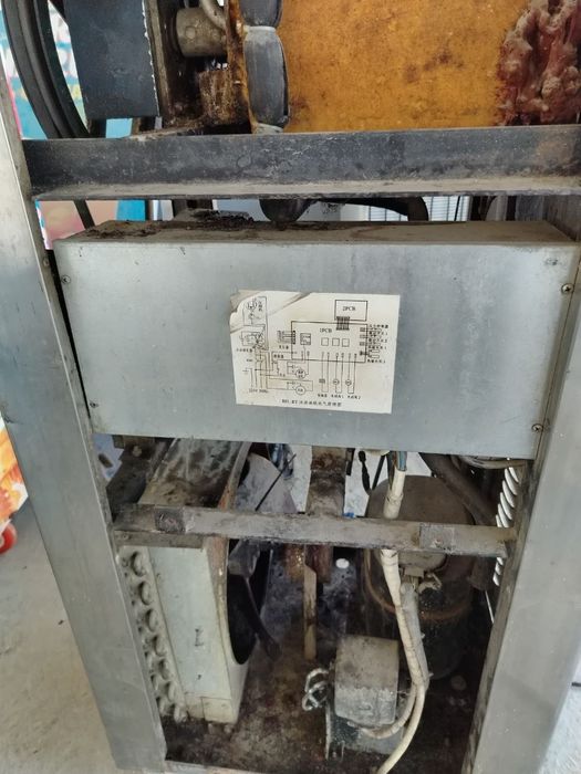 Frezer sotiladi 220