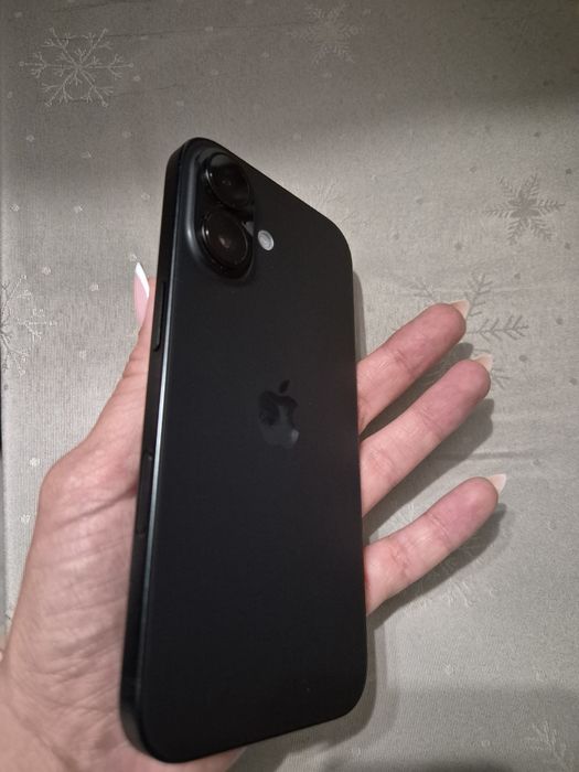 Iphone 16 128GB в гаранция + Apple Watch SE 2 + AirPods 3rd generation