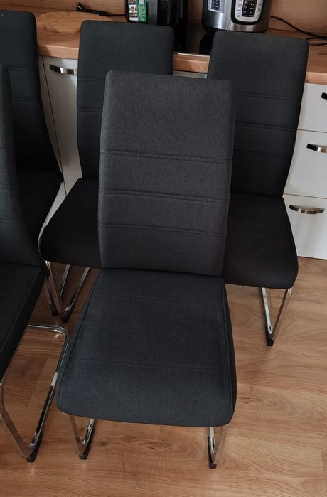 Scaune tapițate negre