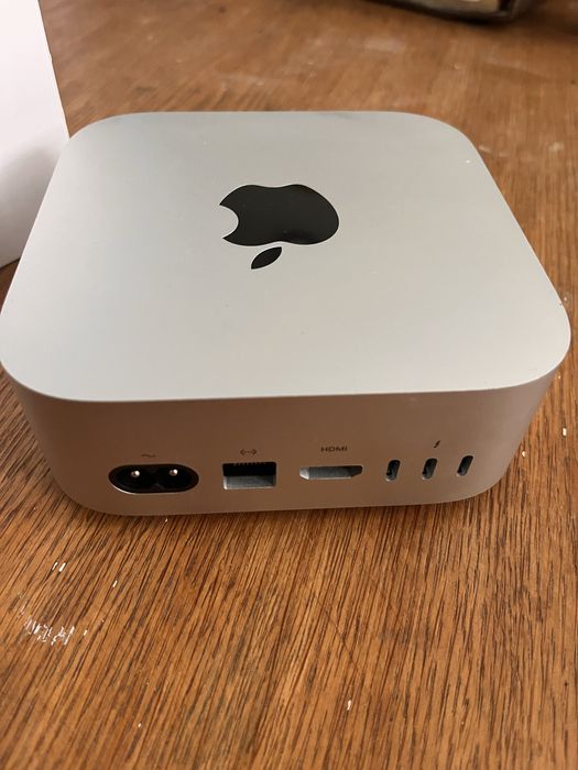 Mac mini m4 aproape nou