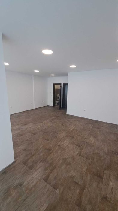 Дава се под наем Офис в Варна, Център - 132 кв.м за 1500 € - Снимка #9
