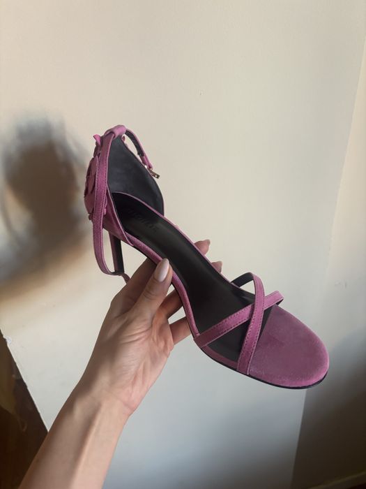 Обувки на ток от Ingiliz