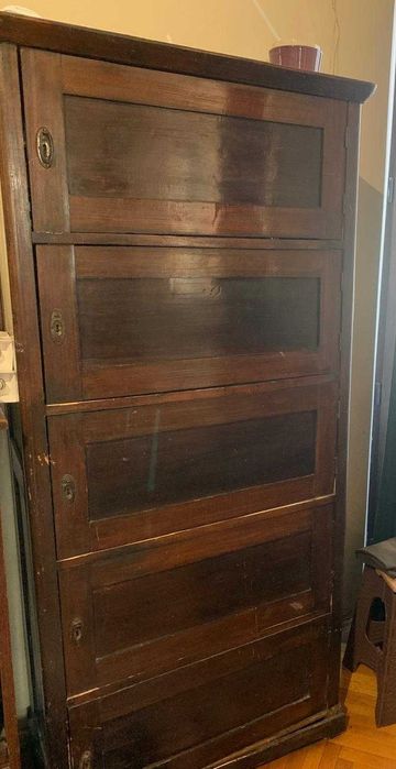 Dulap din lemn masiv