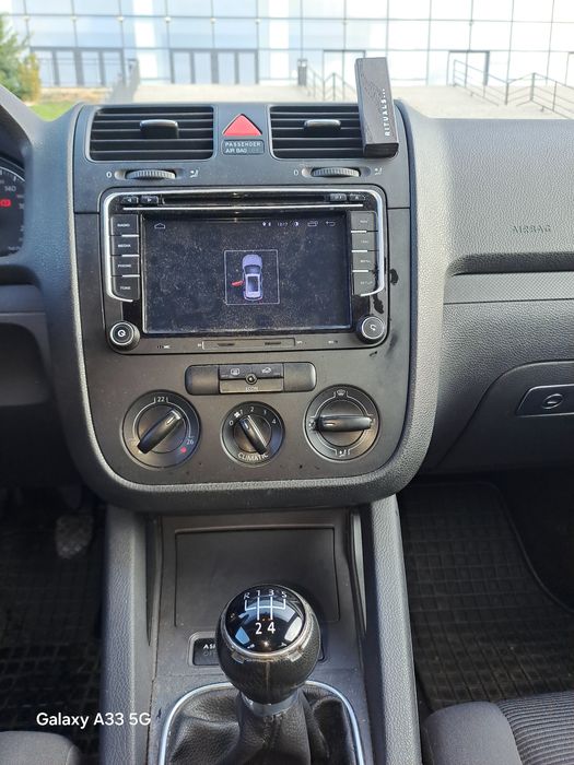 Vand Golf V 1,6 Benzina.