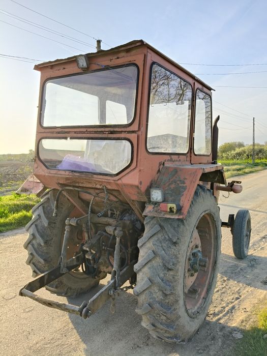 Vând tractor U650