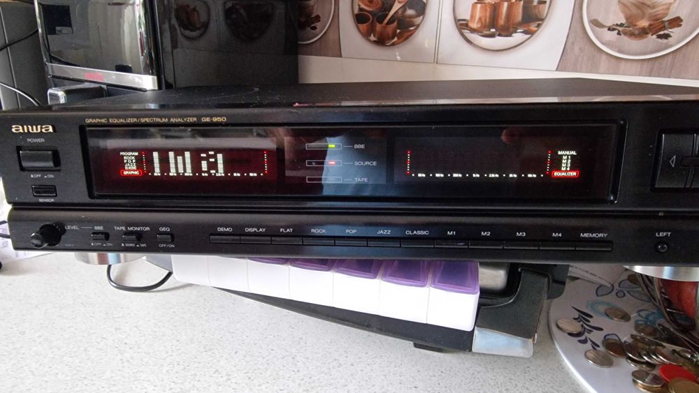 Vand  deck jvc,equlaizer aiwa,amplificator sony,impecabile.