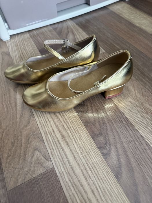 Продам обувь для танцев