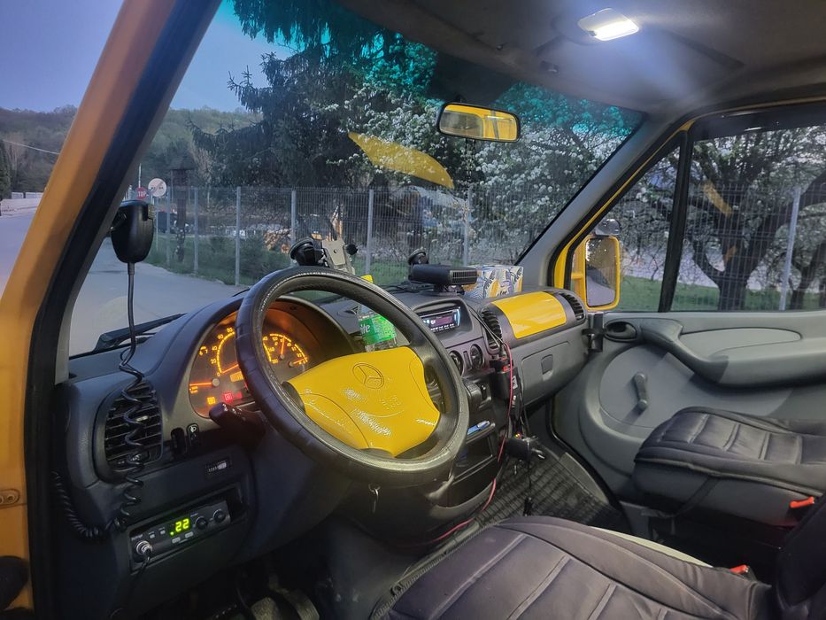 Vand  Mercedes -Sprinter cabina 6 locuri