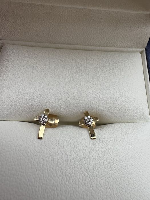 Златни обеци с диамант