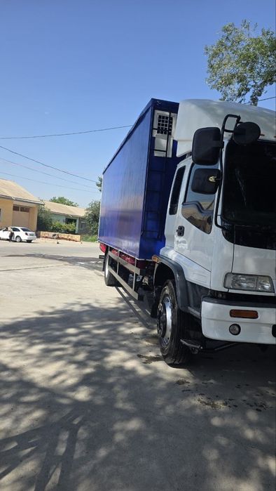 Isuzu Katta bort yuk tashuvchi (10 tonnali)