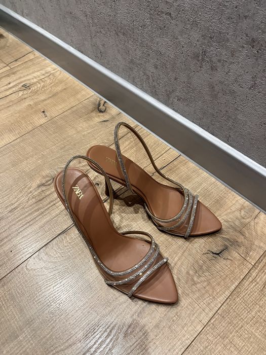 Обувки с ток ZARA