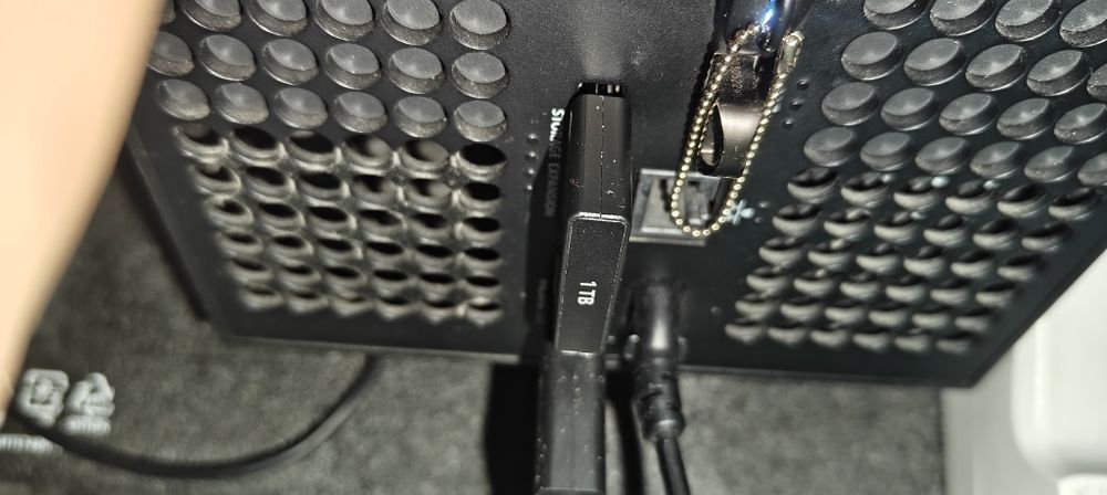 faqat bugn$400 xbox sereas X SSD 1+1 Tb gempad 1+1