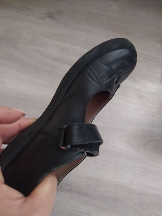 Продам обувь на девочку