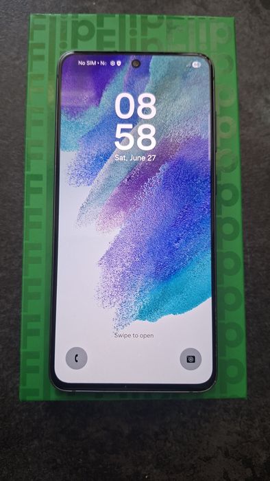 Samsung Galaxy S21 FE 5G - capacul spate desprins + folie Spigen și două huse (livrare OLX)