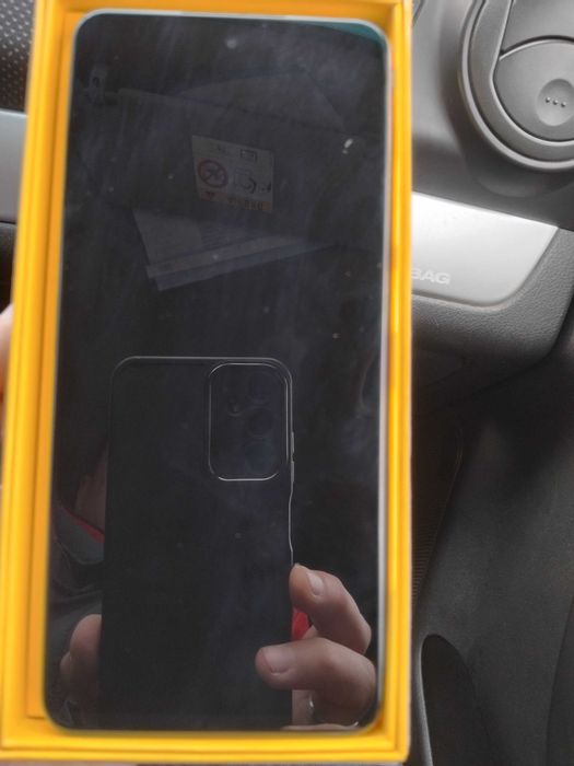 Смартфон Realme C55 в хорошим состоянии.